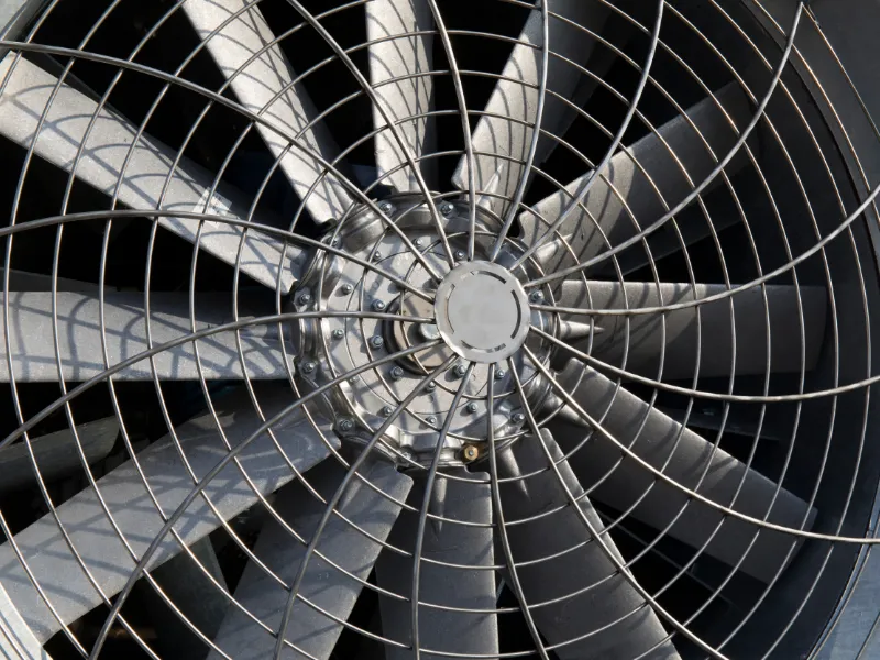 applicazione-di-griglie-protettive-su-radiatori-e-motori